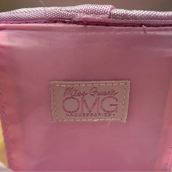 NWTS MISS GWENS OMG ACCESSORIES RAINBOW & GLITTER WEEKEND ROUND COSMETIC BAG. - Picture 7 of 7
